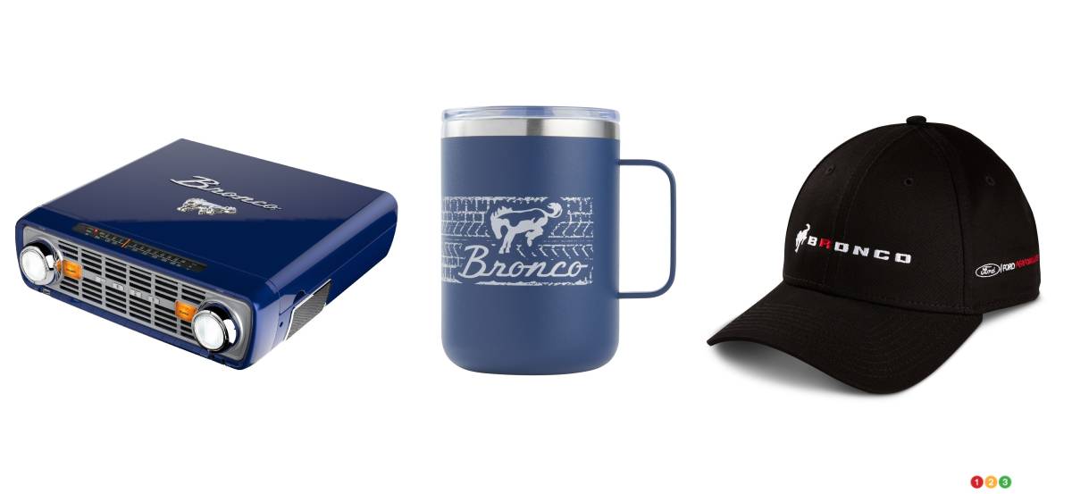 Table tournante, tasse et casquette Bronco